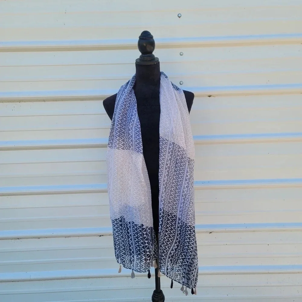 NWOT Marcus Adler Geo Primt Beige Black Scarf Shawl Wrap Tassle Edges 72